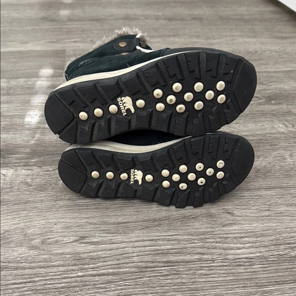 Sorel Black and Gray Cozy Winter Boots